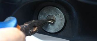 Как достать поломанный или согнутый ключ из замка авто?