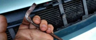 Как открыть дверь авто при севшем аккумуляторе?